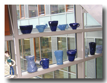 Vasen und Schüsseln aus Ton